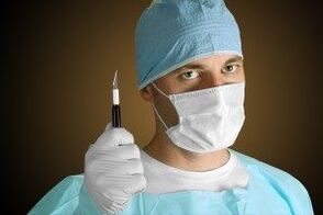 Χειρουργός που πραγματοποιεί μεγέθυνση πέους για ιατρικούς λόγους